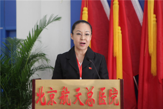 7 黨委(wei)書記母林華做黨委(wei)工(gong)作(zuò)報告.jpg