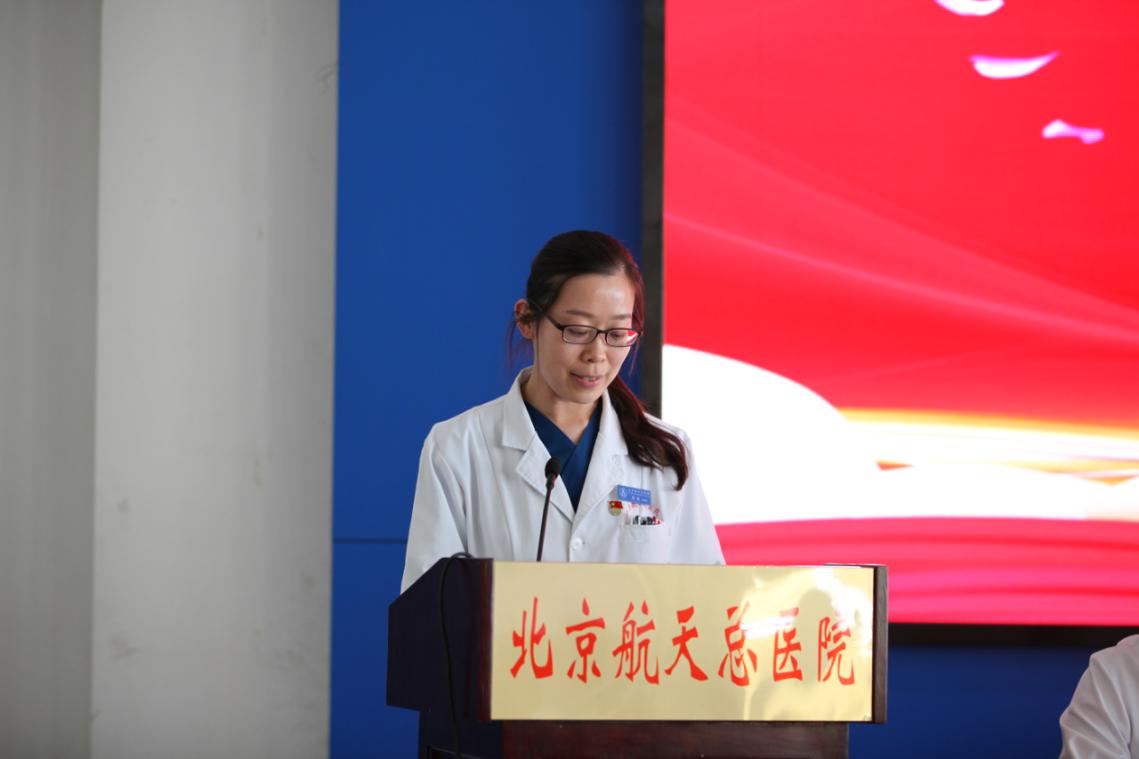 婦産(chan)科(ke)醫(yī)生(sheng)邢堃作(zuò)爲(wei)青年(nian)代(dai)表作(zuò)表态髮(fa)言